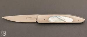  Couteau  "  Interframe  verrou invisible " avec inserts en nacre blanche par Jean-Pierre Martin