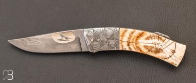 Couteau de poche  cran d'arrt  pompe ivoire de mammouth debout et damas par A & J Chomilier