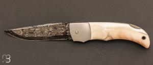 Couteau " Chantou " ivoire de phacochre et lame damas de Hank Knickmeyer  par Charly Bennica