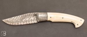 Couteau  "  Danny XL " Cran forc ivoire de phacochre et lame damas par Mickal Moing