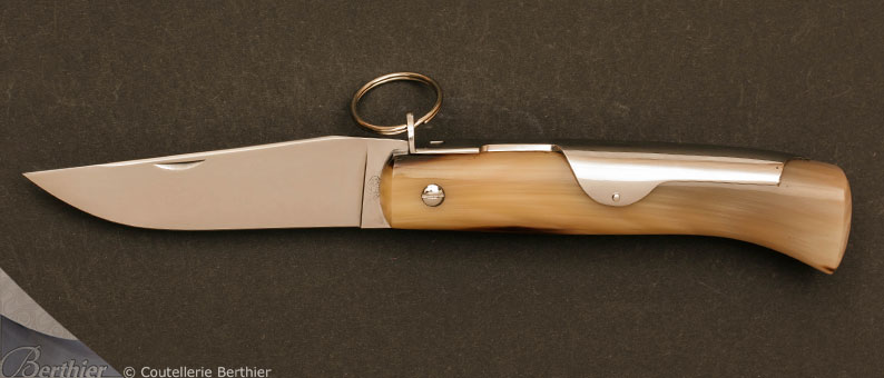 Couteau Chasseur avec anneau 13 cm Corne blonde par J. Mongin