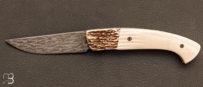 Couteau 1515 de poche Bois de cerf - Os de buffle et lame avec gravure  l'eau forte par Manu Laplace
