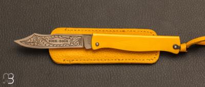 Petit Couteau de poche Douk-Douk jaune avec étui