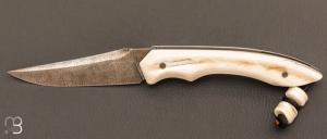 Couteau  "  Epervier N00 " par Nicolas Kowal - Ivoire de phacochre et lame damas de Philippe Ricard