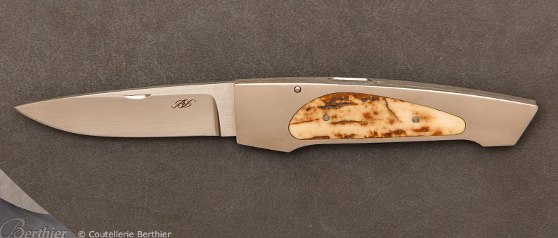 Couteau de poche bois de cerf par Emile Bach Van Ben