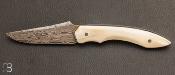 Couteau de poche "Effraie" Ivoire de phacochre et lame damasteel par Nicolas Kowal