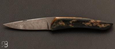 Couteau damas "plumes brisées" et mammouth pétrole de Alain & Joris Chomilier