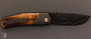 Couteau   "  Liner lock  "  custom par Guy Poggetti - Titane et Bois de Cerf - lame Damas