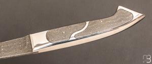 Couteau " Opus " par Charles Bennica - Lame et inlays en damas de Devin Thomas