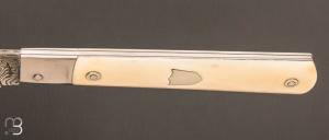  Couteau  "  Pradel " de collection par Benjamin Lohou - Ivoire de phacochère et lame en Damasteel
