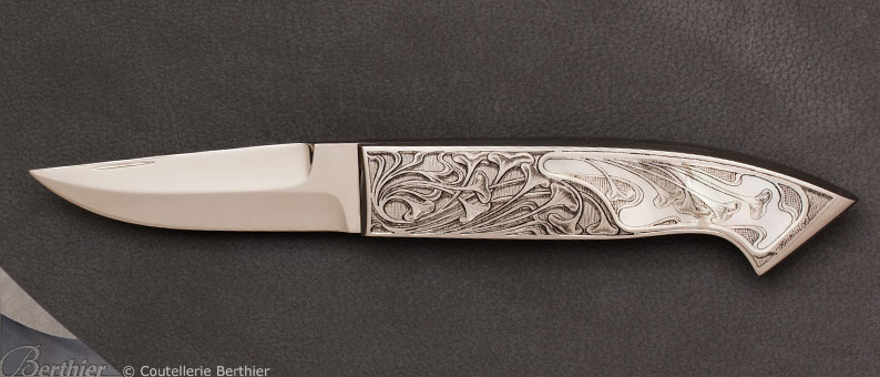 Arum pocket knife by Charlie Bennica