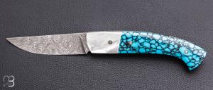    Couteau " 1515 collection Amérindienne  " par Manu Laplace - Nacre blanche et turquoise - Lame Damasteel