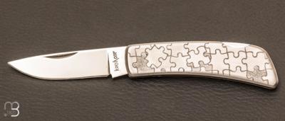 Couteau Kershaw Lock-Back gravé par Mali Irie motif "Puzzle"