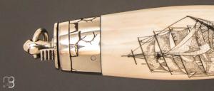 Couteau  "  tonneau " scrimshaw damas de Jean-Michel Remaud