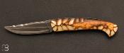 Couteau 1515 de poche collection " Primitive " par Manu Laplace - Os de cerf " chauffé "