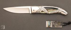 Couteau  "   Gentleman Folder " custom nacre noire et lame en RWL34 par Claude Giraud