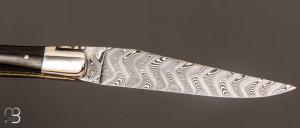  Couteau Laguiole en Aubrac 12 cm double platines laiton manche ébène et lame damas