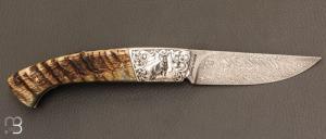  Couteau de poche 1515 édition limitée ''L'Approche au Mouflon'' lame Damas par Manu Laplace