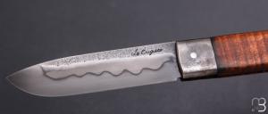   Couteau de poche Le Bugiste par Frédéric Maschio - érable ondé et lame en white paper steel