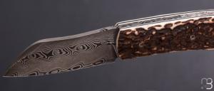 Couteau " Rusty " piémontais de poche de Sylvain Petit - Les Couteaux du Mitou - Bois de cerf et damas