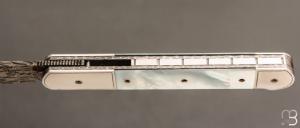    Couteau " Yssingeaux " par Tim Bernard - Nacre et damas mosaïque