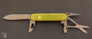 Couteau suisse Victorinox " Pioneer X Alox dition Limite 2023 -  Jaune lectrique " 0.8231.L23