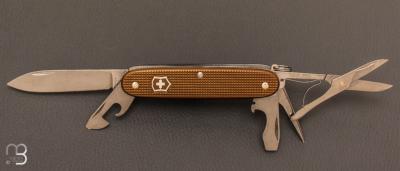  Couteau suisse Victorinox " Pioneer X Alox Édition Limitée 2024 - Terra Brown " 0.8231.L24