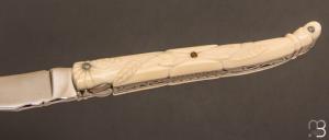  Couteau " Laguiole sculpté " par Jean Paul Daire - Ivoire de mammouth et lame en 14C28