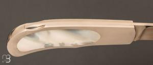   Couteau " Lock-back" en nacre blanche par Dwight Towell