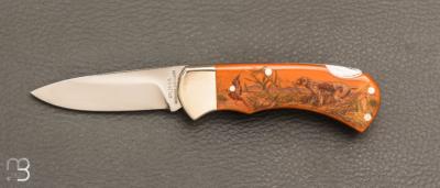   Couteau " Lock back" custom de Puma Scrimshaw "Chien de chasse"