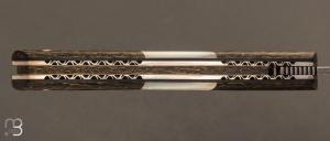  Couteau " ORCA " pliant par l'Atelier Les 2 Diables - Fatcarbon® et lame en damasteel