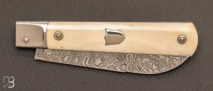  Couteau  "  Pradel " de collection par Benjamin Lohou - Ivoire de phacochère et lame en Damasteel