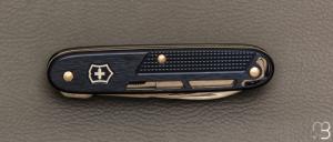   Couteau Synergy Alox Bleu par Victorinox - 0.8216.20