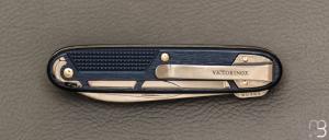   Couteau Synergy Alox Bleu par Victorinox - 0.8216.20