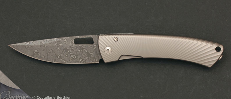 Couteau de poche TiSpine TS1 Titane gris mat et damas Raindrop