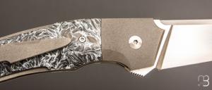    Couteau " Back flipper " custom par Florian Dreyer FD-Knives - Fibre de carbone et RWL34