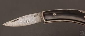  Couteau " Damascus Engraved Lockback " par Tommy Lee