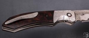    Couteau " Razorback XL " custom de Stéphane Sagric - Bois de fer et lame damas de Camille Sennegon