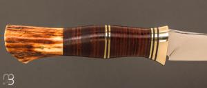 Couteau " Scagel " fixe en bois de cerf et rondelles de cuir par Christophe Million