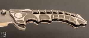 Couteau   "  Scavenger" Intégral titane custom par Rike Knives design de André de Villiers