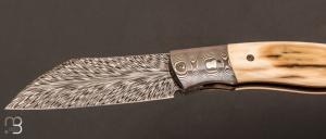  Couteau " Wharncliffe  " custom pliant par Milan Mozolic - Ivoire de mammouth et damas plume