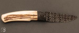 Couteau  "  custom " liner-lock par Diogo Wojakevicz - Bois de cerf et lame damas mosaïque