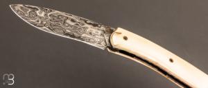 Couteau "  Gyr  " front flipper custom - Ivoire de Phacochère et damas par Tim Bernard