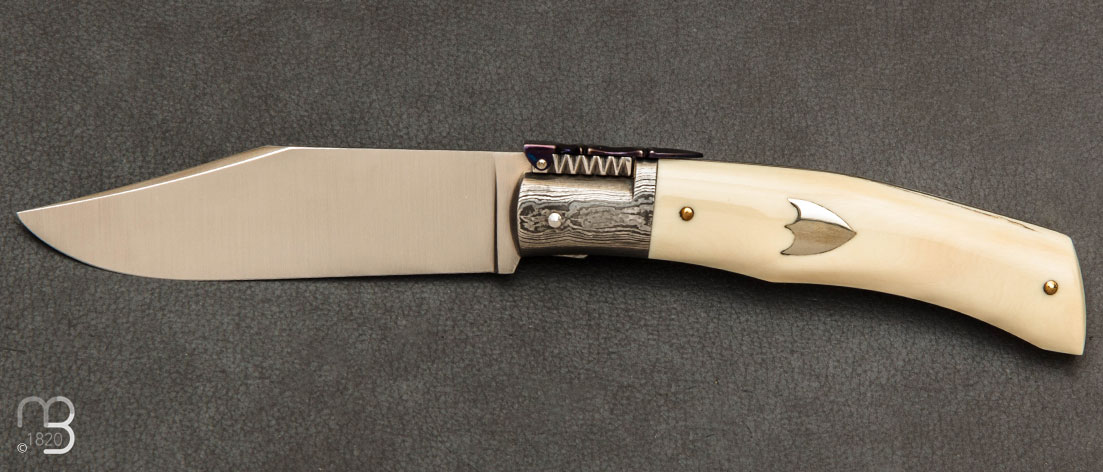 Couteau de poche Palanquille ivoire de phacochère et mitres damas par Mathieu Herrero