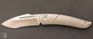  Couteau " Alcyon Full Titanium " button-lock par Bastards Knives X Tim Bernard