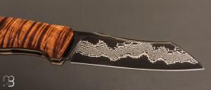  Couteau " Bluff " de collection par Olivier Ouertal - Tasmanian blackwood ondé et lame damas