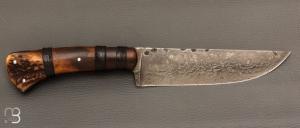    Couteau " Primitif " droit forgé par Pierre Henri Monnet - Bois de cerf et damas carbone