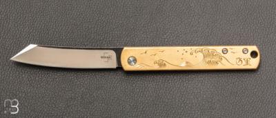    Couteau Böker Plus Zenshin 42 Laiton gravé par Mali Irie motif "Vague et Fujiyama"