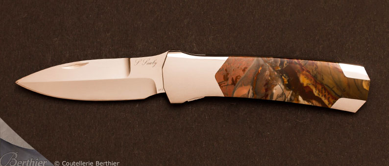 Couteau pliant interframe Kingfisher avec inserts en Morrisonite par Scott Sawby