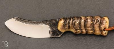  Couteau droit " L'outil " par Pierre Reverdy - Corne de mouflon et Boehler K720